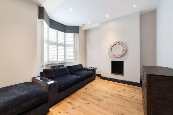 Stylish three bedroom townhouse in a central Fulham location - Photo 1