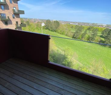 Stor 2-værelses lejlighed med altan og parkeringslicens - Photo 2