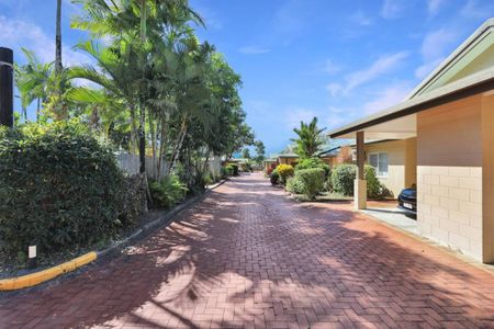 Low Maintenance Villa in Secure Complex – Pool - Photo 2