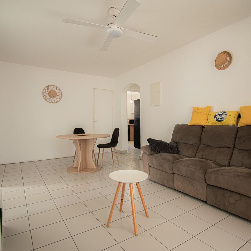Location Appartement 4 pièces 82m² ST DENIS 97400 - Photo 1