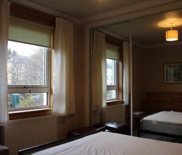 2 bed flat for rent in Priestfield - Photo 4