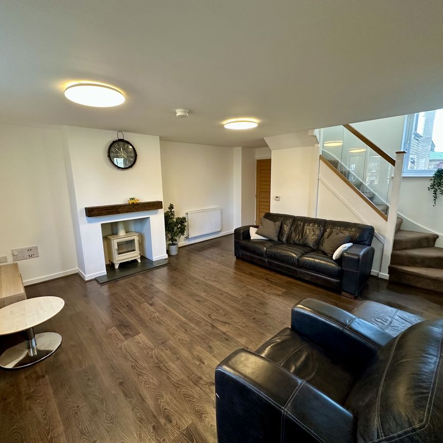 York Road, Leeds - Photo 1