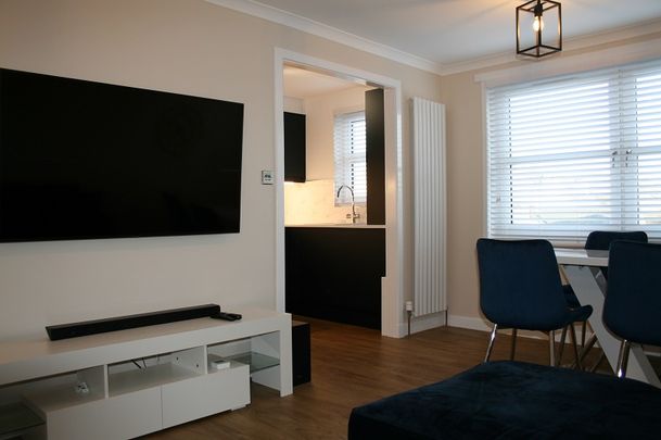 IMMACULATE 2 BEDROOM FLAT – BROCHTIE COURT, BROUGHTY FERRY - Photo 1