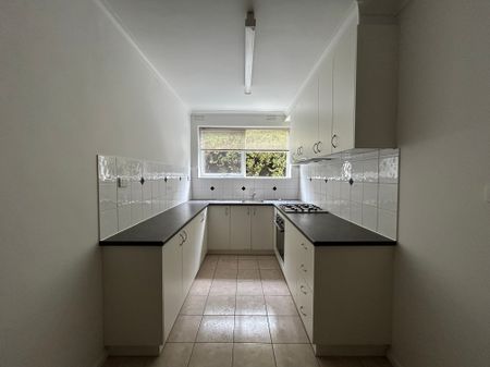 2 / 11 Truganini Road, CARNEGIE - Photo 5