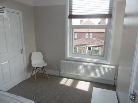 Room 2 @ Lily Grove, Beeston, NG9 1QL - Photo 5