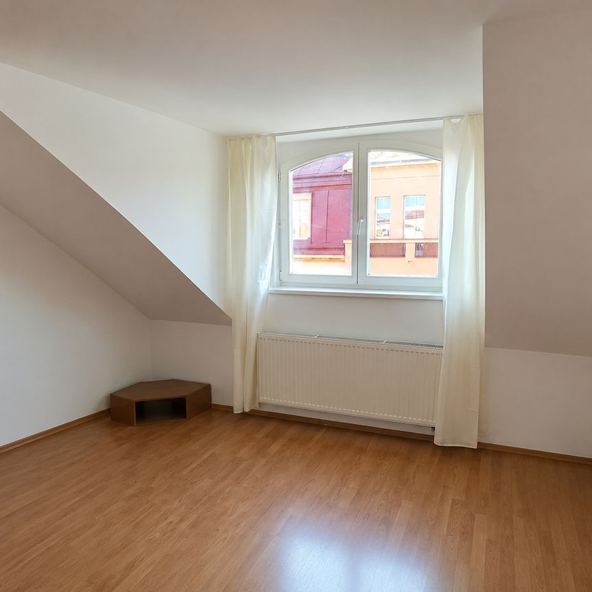 Pronájem bytu 2+kk 62 m², Praha Bubeneč - Fotografie 1