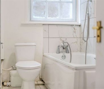 A one bedroom apartment to rent, available now having been refurbis... - Photo 1