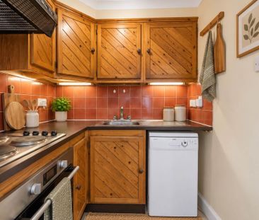 Price £2,400 pcm - Available 26/11/2026 - Part Furnished - Photo 3