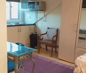 Studio to rent - Photo 6