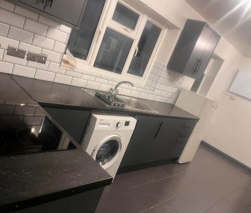 Cross Street - Photo 2