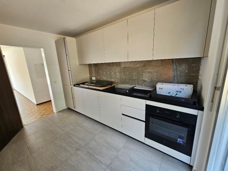 Spazioso e luminoso 4.5 locali rinnovato a Gordola - Foto 3