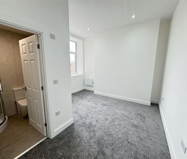 3 bedroom apartment to rent - Photo 2