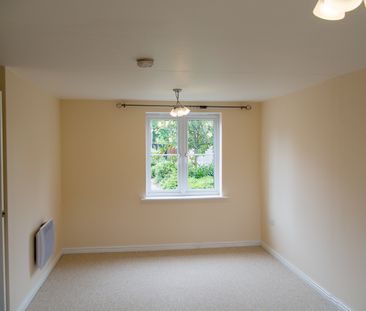 Light, Spacious and Modern 2 Bedroom Apartment to Let in Soham - Photo 1