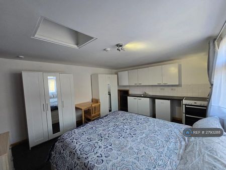 Studio to rent - Photo 5