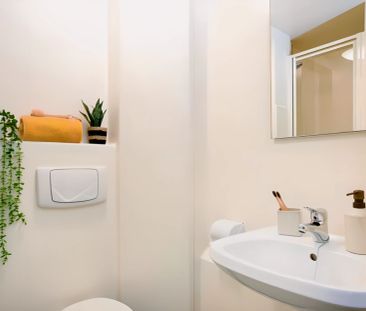 Extra Large Ensuite - Photo 5