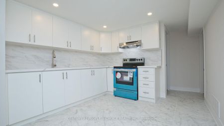 For Lease - 2 Betteridge Lane, Toronto, Ontario - Photo 2