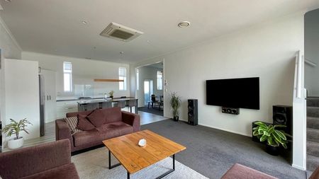 Centrally located - Furnished 2 Bedroom Apartment - Photo 3