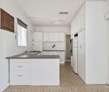 55 Suzanne Avenue, Morphett Vale, SA 5162 - Photo 3