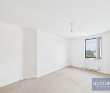1 bedroom Flat To Let - Photo 2