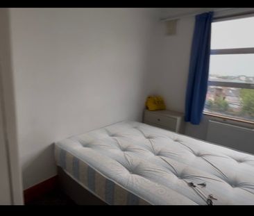 Room in a Shared Flat, Burnley Road, NW10 - Photo 2
