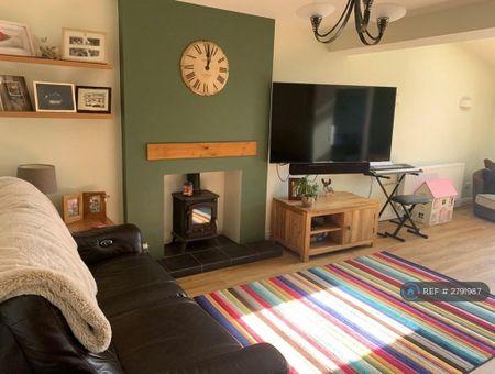 3 bedroom detached house to rent - Photo 3