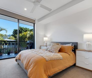 Modern Apartment with Spacious Balcony - Photo 1