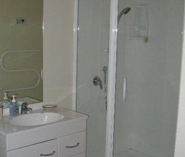 Castleview Rd - Attractive Holiday Rental - Photo 6