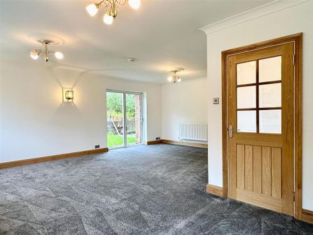 3 bedroom detached bungalow to rent - Photo 2
