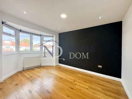 4 bedroom semi-detached house to rent - Photo 4