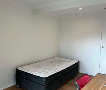 Ashmore - Photo 1