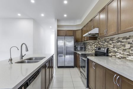 For Lease - 118 Livante Court, Markham, Ontario - Photo 4