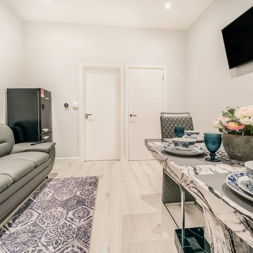 2 Bed Flat, Kimberley Avenue, IG2 - Photo 1