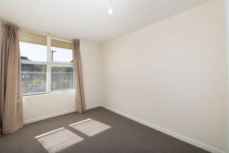 Downstairs 2 bedroom Unit Close To The Beach! - Photo 2
