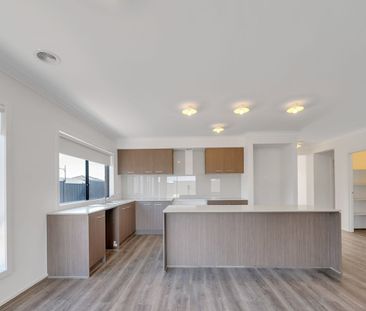 Spacious & Beautiful Family Home in Prime Melton South Location - Photo 5