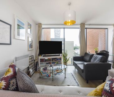 Price £2,250 pcm - Available 22/08/2025 - Unfurnished - Photo 1