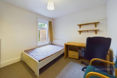 4 bedroom House To Let - Photo 4