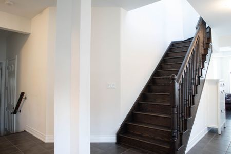 For Lease - 105 Balsdon Hollow, East Gwillimbury, Ontario - Photo 3