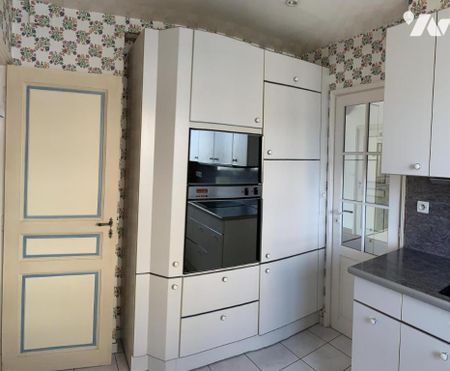 LOUE BEL APPARTEMENT F4 dans résidence sécurisée en centre ville - Photo 4