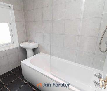 3 Bedroom House - Semi-Detached - Photo 1