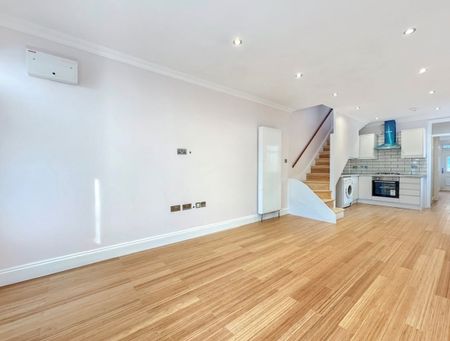 3 Bed Maisonette, Abingdon Road, SW16 - Photo 2