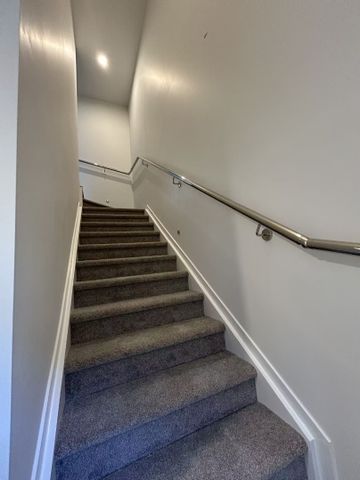 Stylish Living in a Scenic Titirangi Setting! - Photo 5
