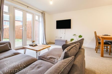 2 bedroom terraced house to rent - Photo 4