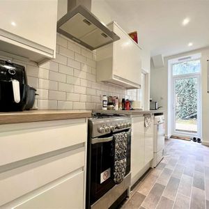 6 bedroom terraced house to rent - Photo 3