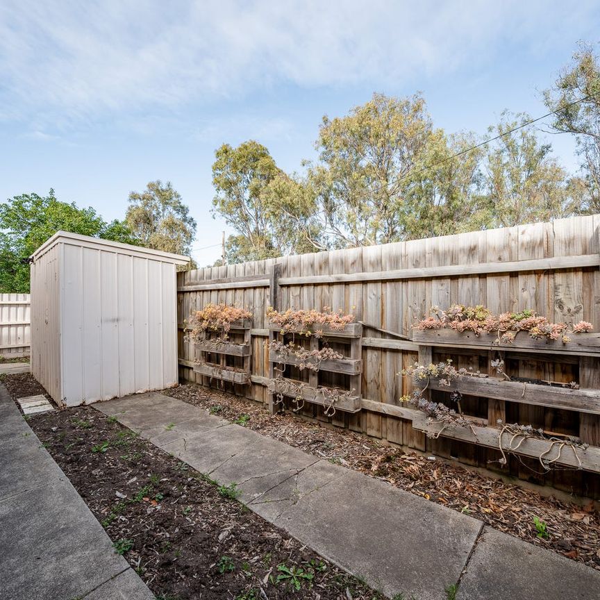 Perfect location, with enviable lifestyle opportunity! - Photo 1