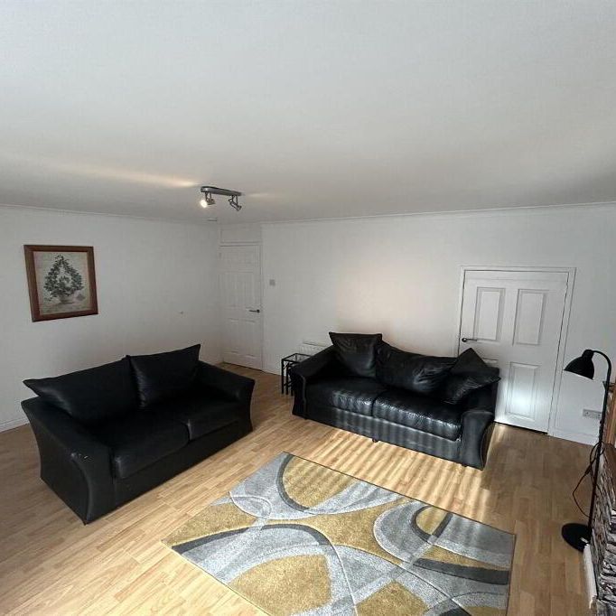 Room 1, 10 Hollyvale, Newtownabbey, BT36 5NG - Photo 1