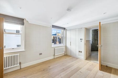 2 bedroom flat in London - Photo 2