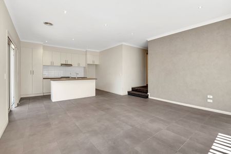 1/5 Capri Court, Reservoir VIC 3073 - Photo 2