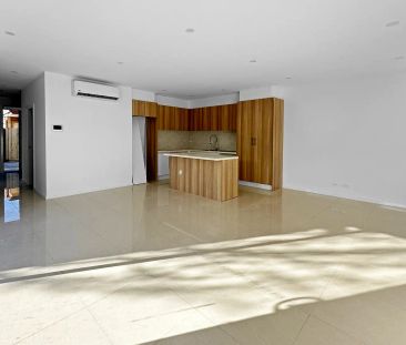 “5 MINUTES WALK FROM CRAIGIEBURN PLAZA!” - Photo 3