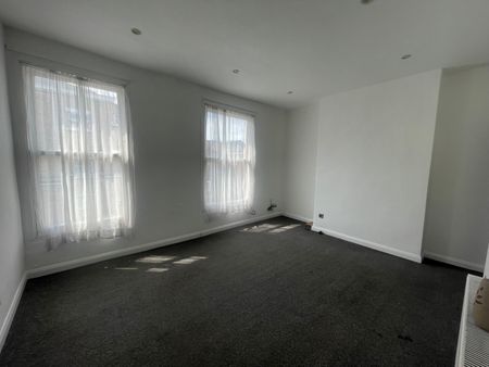 2 bedroom maisonette to rent - Photo 4