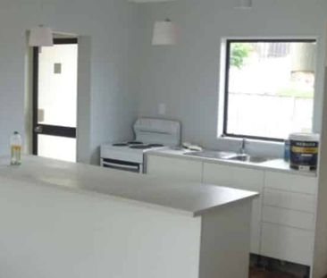Spacious 3-Bedroom Home for Rent in Otahuhu, Auckland - Photo 4
